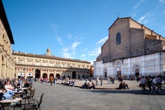 Piazza Maggiore, avec des vues de l'église de San Petronio images libres de droits Piazza Maggiore, avec des vues de l'église de San Petronio images libres de droits