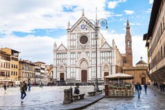 Piazzadi Santa Croce med basilikadi Santa Croce royaltyfria bilder Piazzadi Santa Croce med basilikadi Santa Croce royaltyfria bilder
