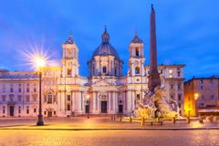 PiazzaNavona fyrkant på natten, Rome, Italien royaltyfri bild PiazzaNavona fyrkant på natten, Rome, Italien royaltyfri bild