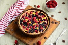 pie Tartes de fruit avec les baies fraîches douces photo stock pie Tartes de fruit avec les baies fraîches douces photo stock