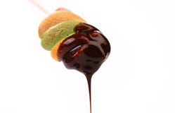 Piec marshmallow w czekoladowym syropie. Zdjęcie Stock Piec marshmallow w czekoladowym syropie. Zdjęcie Stock