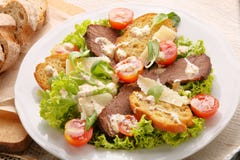 Pieczona wołowina z grzanka serem i trufla kumberlandem Zdjęcia Stock Pieczona wołowina z grzanka serem i trufla kumberlandem Zdjęcia Stock