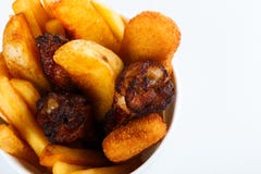 Piedini di pollo arrostiti con le patate cotte foto isolata menu fotografia stock libera da diritti Piedini di pollo arrostiti con le patate cotte foto isolata menu fotografia stock libera da diritti