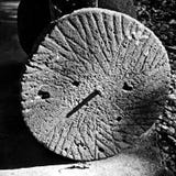 Piedra de molino en la misión Santa Cruz imagenes de archivo Piedra de molino en la misión Santa Cruz imagenes de archivo