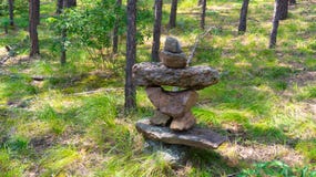 Piedras encima de uno a en el lago Baikal imagen de archivo libre de regalías Piedras encima de uno a en el lago Baikal imagen de archivo libre de regalías