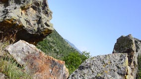 Pierres énormes sur la montagne Pierres énormes sur la montagne