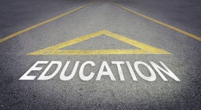 Pijl die vooruit voor betere toekomst met Onderwijs richten royalty-vrije stock afbeelding Pijl die vooruit voor betere toekomst met Onderwijs richten royalty-vrije stock afbeelding