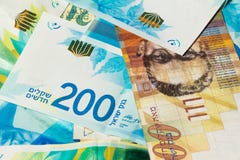 Pila de diverso de las cuentas de dinero israelíes del shekel - visión superior foto de archivo Pila de diverso de las cuentas de dinero israelíes del shekel - visión superior foto de archivo