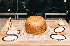 Pilaf oriental del Sah, pilaw, plov, arroz con la carne en el filo de los pasteles, plato picante fragante delicioso fotos de archivo Pilaf oriental del Sah, pilaw, plov, arroz con la carne en el filo de los pasteles, plato picante fragante delicioso fotos de archivo