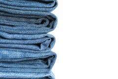 Pile de blues-jean sur le fond blanc image libre de droits Pile de blues-jean sur le fond blanc image libre de droits