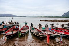 Pilier de bateau de pêche de la Thaïlande du sud dans Khanom, Nakhon SI Tham photos stock Pilier de bateau de pêche de la Thaïlande du sud dans Khanom, Nakhon SI Tham photos stock