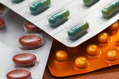 Pillen in de Pakken van de Blaar stock afbeeldingen Pillen in de Pakken van de Blaar stock afbeeldingen
