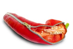 Pimenta vermelha - pimenta do Jalapeno com um fecho de correr foto de stock Pimenta vermelha - pimenta do Jalapeno com um fecho de correr foto de stock