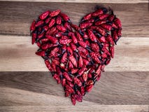 Piments thaïlandais sous forme de coeur photos libres de droits Piments thaïlandais sous forme de coeur photos libres de droits