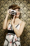 Pin vers le haut de fille avec le rétro appareil-photo image stock Pin vers le haut de fille avec le rétro appareil-photo image stock