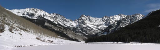 Piney Rivier Rocky Mountain Snow Panoramic van Vailcolorado stock afbeeldingen Piney Rivier Rocky Mountain Snow Panoramic van Vailcolorado stock afbeeldingen