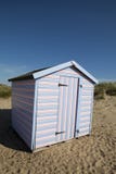 Pink och blå randig strandkoja royaltyfria foton Pink och blå randig strandkoja royaltyfria foton