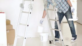 Pintura del hombre con la pintura blanca metrajes Pintura del hombre con la pintura blanca metrajes