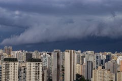 Piove molto forte nella città di Sao Paulo, Brasile immagine stock libera da diritti Piove molto forte nella città di Sao Paulo, Brasile immagine stock libera da diritti