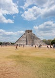 Pirâmide maia de Kukulkan, igualmente conhecida como El Castillo em Chichen Itza, México foto de stock royalty free Pirâmide maia de Kukulkan, igualmente conhecida como El Castillo em Chichen Itza, México foto de stock royalty free