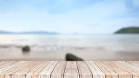 piso de madera 4K contra fondo del extracto de la playa del mar de la naturaleza de la falta de definición almacen de video piso de madera 4K contra fondo del extracto de la playa del mar de la naturaleza de la falta de definición almacen de video