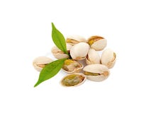 Pistacchio isolato su fondo bianco fotografia stock libera da diritti Pistacchio isolato su fondo bianco fotografia stock libera da diritti