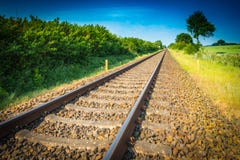 Pistas ferroviarias que corren al horizonte imagen de archivo libre de regalías Pistas ferroviarias que corren al horizonte imagen de archivo libre de regalías