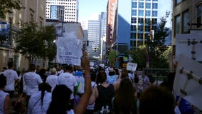 PITTSBURGH, PA - circa el 16 de septiembre de 2018 - el tercer paseo anual de la recuperación de Pittsburgh almacen de metraje de vídeo PITTSBURGH, PA - circa el 16 de septiembre de 2018 - el tercer paseo anual de la recuperación de Pittsburgh almacen de metraje de vídeo