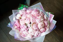 Pivoines dans un bouquet des fleurs photos stock Pivoines dans un bouquet des fleurs photos stock