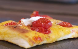 Pizza di focaccia in Italia fotografie stock libere da diritti Pizza di focaccia in Italia fotografie stock libere da diritti