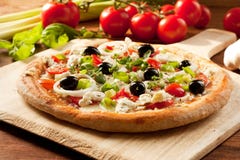 Pizza vegetariana fotografia stock libera da diritti Pizza vegetariana fotografia stock libera da diritti