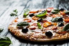 Pizza z salami, obraz stock Pizza z salami, obraz stock