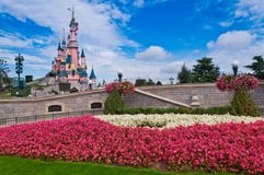 piękna grodowy Disneyland Paris kurortu dosypianie zdjęcia royalty free piękna grodowy Disneyland Paris kurortu dosypianie zdjęcia royalty free