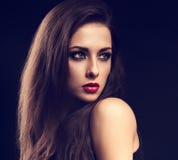 Pięknego makeup kobiety modela ekspresyjny profil z czerwonym lipsti zdjęcia stock Pięknego makeup kobiety modela ekspresyjny profil z czerwonym lipsti zdjęcia stock