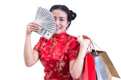 Pięknej Młodej azjatykciej kobiety odzieży chińczyka sukni tradycyjny cheongsam, qipao z Nieść lub fotografia royalty free Pięknej Młodej azjatykciej kobiety odzieży chińczyka sukni tradycyjny cheongsam, qipao z Nieść lub fotografia royalty free