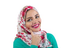 Piękny Arabski model w hijab pozuje i odizolowywającym na bielu fotografia royalty free Piękny Arabski model w hijab pozuje i odizolowywającym na bielu fotografia royalty free