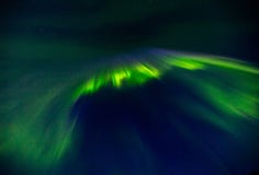 Piękny aurora borealis na nocy gwiaździstym niebie zdjęcie royalty free Piękny aurora borealis na nocy gwiaździstym niebie zdjęcie royalty free