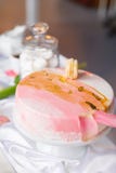 piękny ciasto torty i macaroons Słodki wakacyjny bufet z babeczkami, tortami i innymi słodkimi deserami, zdjęcia stock piękny ciasto torty i macaroons Słodki wakacyjny bufet z babeczkami, tortami i innymi słodkimi deserami, zdjęcia stock