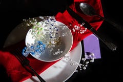 Piękny hairpin na talerzu barrette z perłami biżuteria dla włosy modna kapitałka z kamieniami Dziewczyny moda zdjęcie royalty free Piękny hairpin na talerzu barrette z perłami biżuteria dla włosy modna kapitałka z kamieniami Dziewczyny moda zdjęcie royalty free