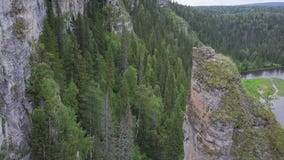 Piękny halny punkt obserwacyjny wysoki na górach klamerka Ogromna dolina z gęstym eukaliptusowym lasowym Odgórnym widokiem ampuła zbiory Piękny halny punkt obserwacyjny wysoki na górach klamerka Ogromna dolina z gęstym eukaliptusowym lasowym Odgórnym widokiem ampuła zbiory