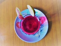 Piękny Meblujący Świeży Czerwony sok fotografia stock Piękny Meblujący Świeży Czerwony sok fotografia stock