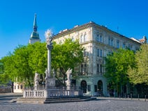 Plaagkolom bij Vissenvierkant in Bratislava, Slowakije royalty-vrije stock afbeeldingen Plaagkolom bij Vissenvierkant in Bratislava, Slowakije royalty-vrije stock afbeeldingen