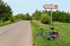 Placa de muestra de la ruta verde de la bicicleta de Velo en Polonia imagenes de archivo Placa de muestra de la ruta verde de la bicicleta de Velo en Polonia imagenes de archivo