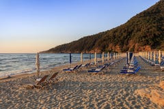Plage de paradis au lever de soleil La Grèce Photos stock Plage de paradis au lever de soleil La Grèce Photos stock