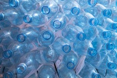 Plan rapproch? ouvert de bouteilles d'eau images libres de droits Plan rapproch? ouvert de bouteilles d'eau images libres de droits