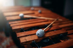 Plan rapproché de xylophone, instrument de percussion en bois image stock Plan rapproché de xylophone, instrument de percussion en bois image stock