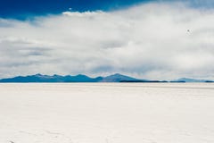 Plano de la sal de Uyuni - Salar de Uyuni - el plano m?s grande de la sal del mundo foto de archivo libre de regalías Plano de la sal de Uyuni - Salar de Uyuni - el plano m?s grande de la sal del mundo foto de archivo libre de regalías