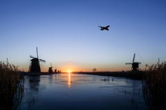 Plant flyg över Kinderdijk arkivfoton Plant flyg över Kinderdijk arkivfoton