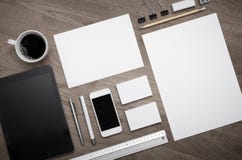 Plantilla vacía del diseño del papel con membrete
