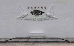 Plaque centrale de paix à l'intérieur des Nations Unies UNO Memorial Cemetery de la Guerre de Corée à Séoul, Corée du Sud, Asie image stock Plaque centrale de paix à l'intérieur des Nations Unies UNO Memorial Cemetery de la Guerre de Corée à Séoul, Corée du Sud, Asie image stock